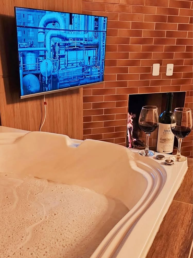 Hidromassagem com lareira e vinho