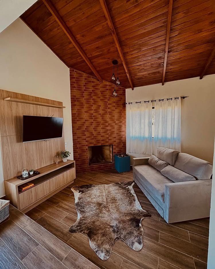 Sala aconchegante com lareira